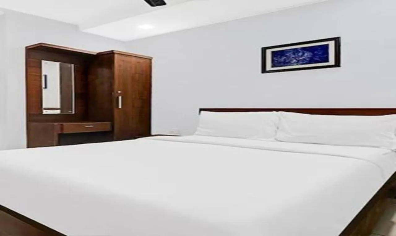 Fabhotel Pgs Inn Kochi Hotel