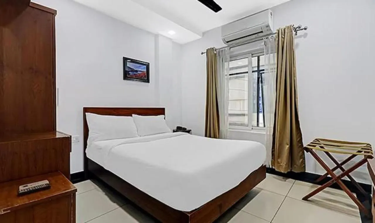 Fabhotel Pgs Inn Kochi Hotel